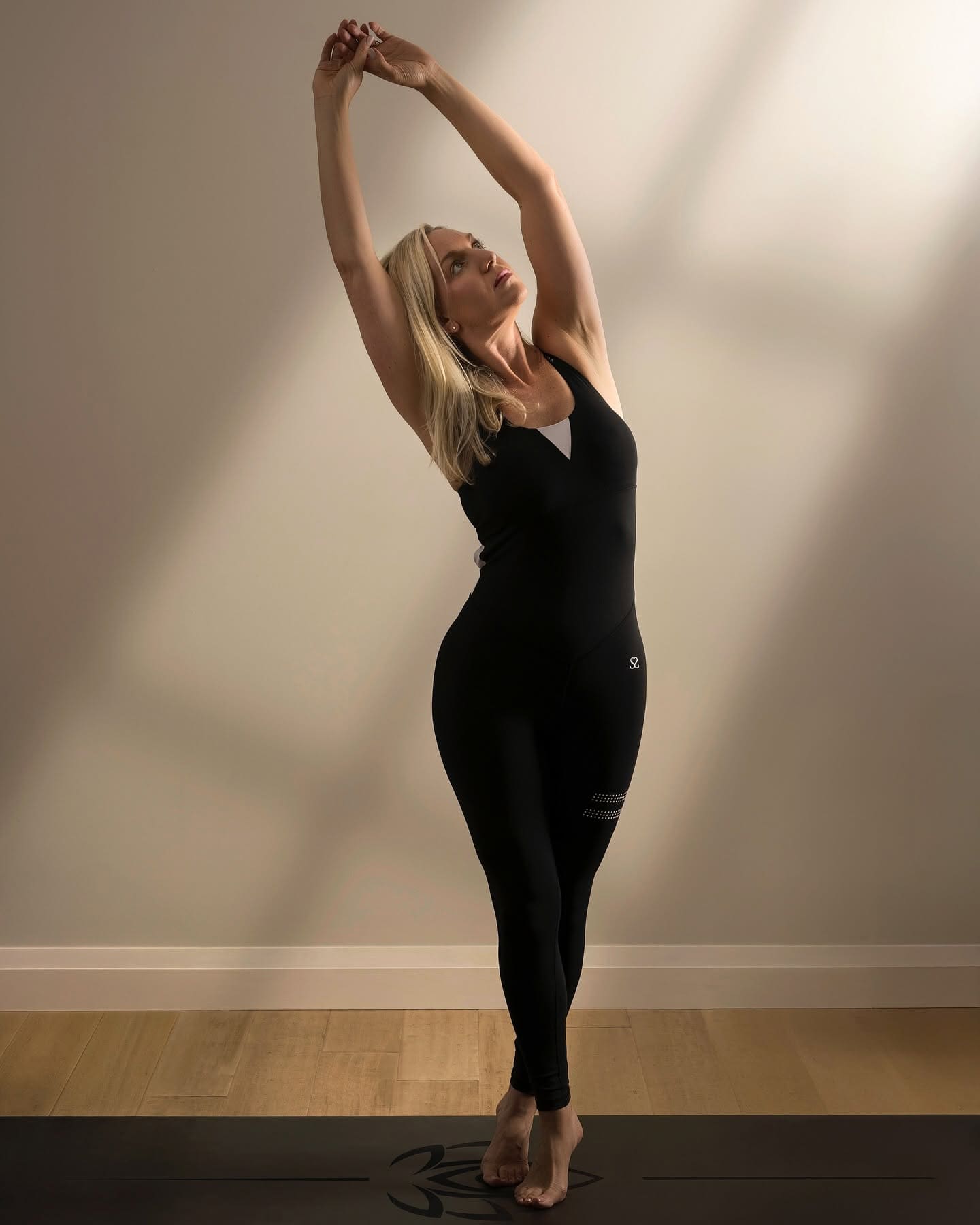 Dancer on pointe photographed against a plain wall